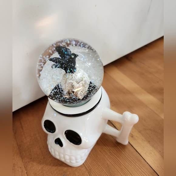 ☠️Skull Mug with Snowglobe Topper Coffee Mug Halloween Decor - Picture 2 of 8